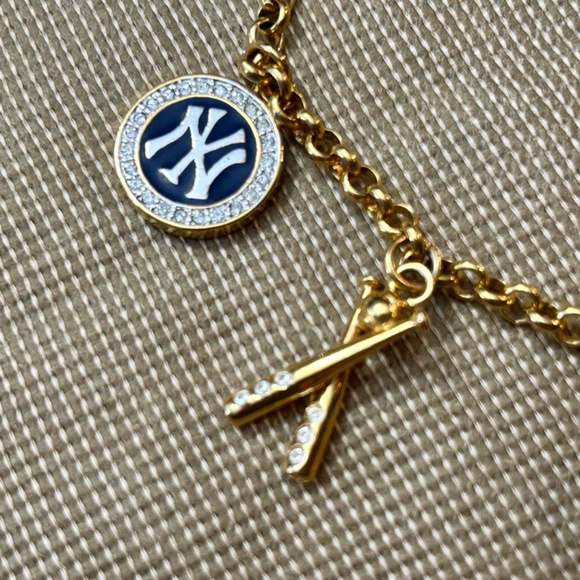 Danbury Mint New York Yankees charm bracelet - Picture 4 of 12